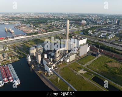 La vecchia centrale elettrica costruisce la produzione attraverso il carbone ora è passata al gas naturale nel comune di Amsterdam in ovest Foto Stock