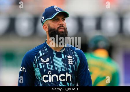 Leeds, Regno Unito. 24th luglio 2022. Moeen Ali d'Inghilterra a Leeds, Regno Unito, il 7/24/2022. (Foto di Conor Molloy/News Images/Sipa USA) Credit: Sipa USA/Alamy Live News Foto Stock