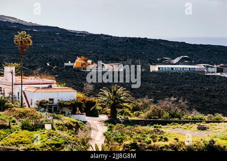 Distruzione causata dal fiume di lava nella valle di Aridane. La Palma, Isole Canarie, Spagna Foto Stock