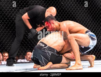 LONDRA, REGNO UNITO. 23th Lug 2022. Makawan Amirkhani vs Jonathan Pearce - UFC Featherweight durante Under Main Card UFC presenta Blaydes vs Aspinall - UFC Heavyweight alla O2 Arena sabato 23 luglio 2022 a LONDRA REGNO UNITO. Credit: Taka G Wu/Alamy Live News solo per uso editoriale, licenza richiesta per uso commerciale. Nessun utilizzo nelle scommesse, nei giochi o nelle pubblicazioni di un singolo club/campionato/giocatore. Foto Stock