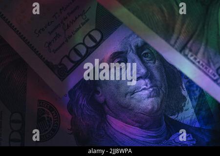 Primo piano il volto di Franklin su un centinaio di dollari. American, dollari USA Cash Money background. Foto Stock