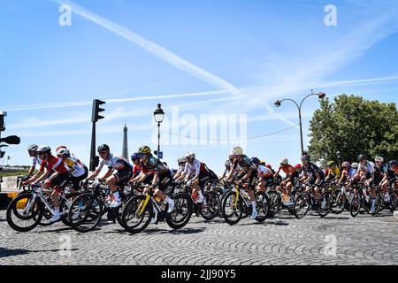 Illustrazione durante il Tour de France Femmes avec Zwift, gara ciclistica fase 1, Parigi Tour Eiffel - Champs-Elysees (81,7 km) il 24 luglio 2022 a Parigi, Francia - Foto Matthieu Mirville / DPPI Foto Stock