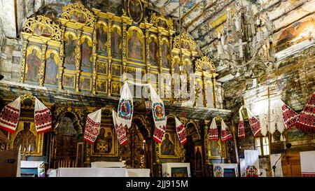 La chiesa di legno di Surdetti a Maramures Romania Foto Stock