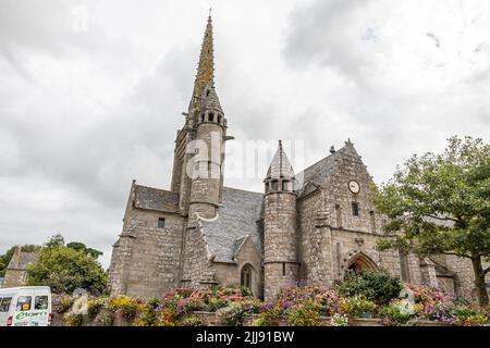 Ploumilliau (Plouilio), Francia. L'Eglise Saint-Milliau (Chiesa di San Miliau), un tempio gotico cattolico romano in questa piccola città della Bretagna Foto Stock