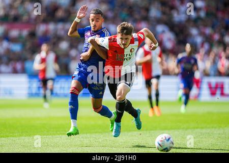 Rotterdam - Malo gusto di Olympique Lyon, Patrik Walemark di Feyenoord durante la partita tra Feyenoord e Olympique Lyon allo Stadion Feijenoord De Kuip il 24 luglio 2022 a Rotterdam, Olanda. (Da Box a Box Pictures/Tom Bode) Foto Stock