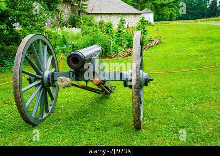 Lancaster, PA, USA – 16 luglio 2022: Un cannone dell'epoca della Guerra civile esposto al Landis Valley Farm Museum durante i Civil War Days. Foto Stock