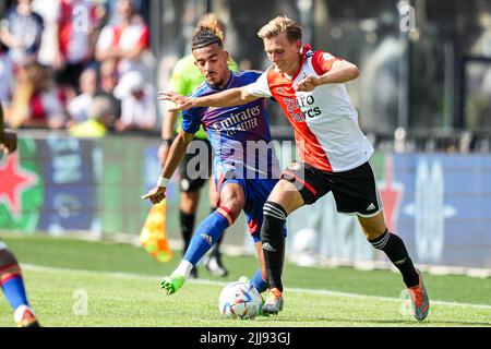 Rotterdam, Paesi Bassi. 24 luglio 2022, Rotterdam - Malo gusto dell'Olympique Lyon, Marcus Holmgren Pedersen di Feyenoord durante la partita tra Feyenoord e Olympique Lyon a Stadion Feijenoord De Kuip il 24 luglio 2022 a Rotterdam, Paesi Bassi. (Da Box a Box Pictures/Tom Bode) Foto Stock