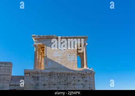 Tempio di Atena Nike Propylaea ingresso antico Gateway rovine Acropoli ad Atene, Grecia. Nike in greco significa vittoria Foto Stock