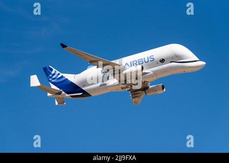 Airbus Transport International, Airbus Beluga XL grande aereo di trasporto al Royal International Air Tattoo Airshow, RAF Fairford, Gloucestershire, Regno Unito Foto Stock