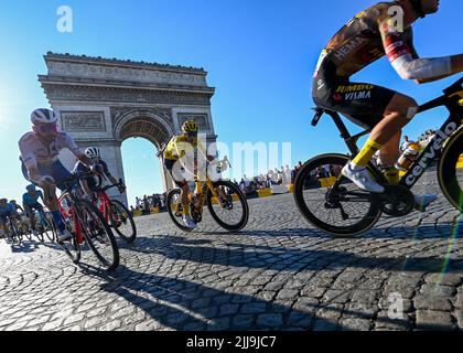 Parigi, Francia, 24/07/2022, in azione durante la fase 21 del Tour De France, Lacapelle-Marival a Rocamadour, sabato 24th luglio 2022 Credit: Pete Goding/Godingimages/Alamay Live News Foto Stock