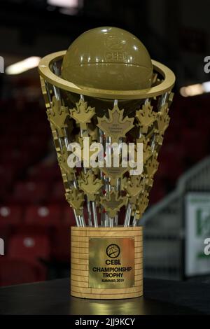 Edmonton, Alberta, Canada. 23rd luglio 2022. Il trofeo Cebl Championship è in mostra durante una partita di Cebl in stagione regolare, dove gli Edmonton Stingers hanno ospitato i Guelph Nighthawks all'Edmonton Expo Center di Edmonton, Alberta. (Credit Image: © Matthew Helfrich/ZUMA Press Wire) Foto Stock