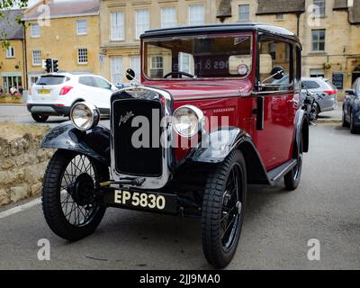 Austin Seven Motorcar - parte di 1000 auto riunite a Moreton in Marsh nel 2022 per il centenario britannico dell'Austin Seven Foto Stock