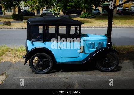 Austin Seven Motorcar - parte di 1000 auto riunite a Moreton in Marsh nel 2022 per il centenario britannico dell'Austin Seven Foto Stock