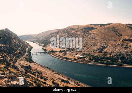 Valle del fiume Eufrate e ponte su Eufrate Foto Stock