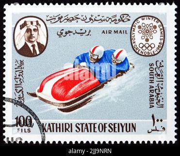 YEMEN DEL SUD KATHIRI STATO DI SEIYUN IN HADHRAMAUT - CIRCA 1967: Un timbro stampato nel sud Yemen Kathiri Stato di Seiyun in Hadhramaut mostra bob due-mare Foto Stock