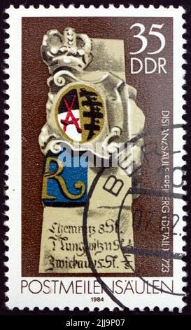 GERMANIA - CIRCA 1984: Un francobollo stampato in Germania mostra la pietra miliare postale (dettaglio), Freiberg 1723, circa 1984 Foto Stock