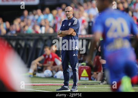 ROTTERDAM - allenatore olimpico lionese Peter Bosz durante la partita amichevole tra Feyenoord e Olympique Lyon al Feyenoord Stadium de Kuip il 24 luglio 2022 a Rotterdam, Paesi Bassi. ANP BART STOUTJEDIJK Foto Stock