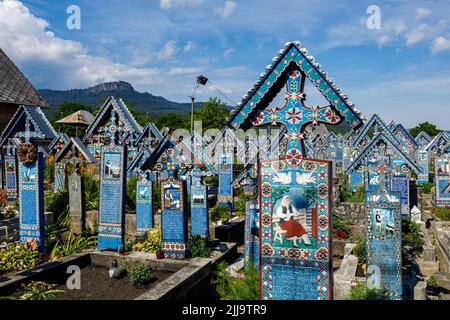 Il allegro cimitero di sapanta nei Maramures di Romania Foto Stock