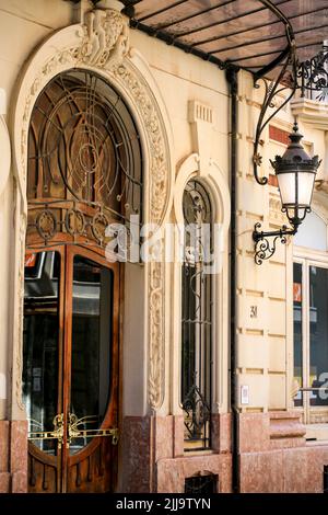 Cartagena, Murcia, Spagna- 18 luglio 2022: Bella casa modernista chiamato Gran Hotel nella città di Cartagena Foto Stock