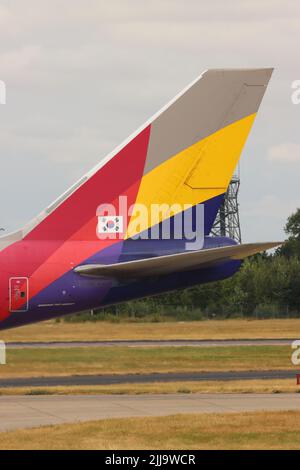 Coda di Asiana Cargo, Boeing 747 HL7620, lasciando Stansted Airport, Essex, Regno Unito Foto Stock