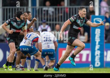 Jack Welsby #1 di St Helens celebra il suo obiettivo di caduta vincente durante il punto d'oro Foto Stock