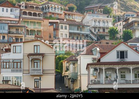 Vecchie case del distretto di Abanotubani di Tbilisi, Georgia. Foto Stock