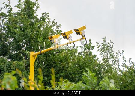 Telecamere a velocità media in funzione sull'autostrada M56 Foto Stock