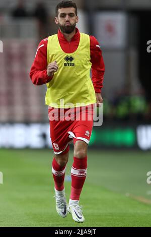 Tommy Smith di Middlesbrough si riscalda durante la partita pre-stagione tra Middlesbrough e Olympique de Marseille al Riverside Stadium di Middlesbrough sabato 23rd luglio 2022. (Credit: Mark Fletcher | MI News) Credit: MI News & Sport /Alamy Live News Foto Stock