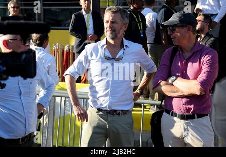 Parigi, Francia 24 luglio 2022, Crown Prince Frederik di Danimarca durante la tappa 21 del Tour de France 2022, gara ciclistica da Parigi la Defense Arena a Parigi Champs-Elysees (116 km) il 24 luglio 2022 a Parigi, Francia - Foto Jean Catuffe / DPPI Foto Stock