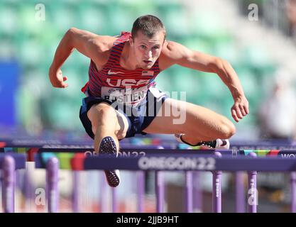 24 luglio 2022; Eugene, Oregon, USA; Steven Bastien (USA) corre nei 110 m ostacoli del decathlon durante i Campionati mondiali di atletica leggera Oregon 22 all'Hayward Field. (Claus Andersen/immagine dello sport) Foto Stock