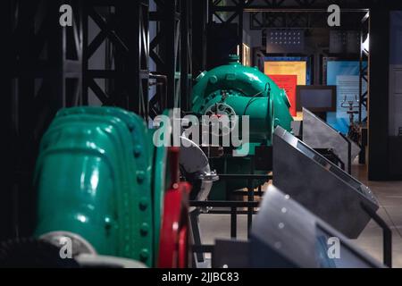 Vecchia turbina a vapore nel Museo della Regione industriale Centrale - COP in Stalowa Wola, capitale della Contea di Stalowa Wola in Voivodato Subcarpatiano di po Foto Stock