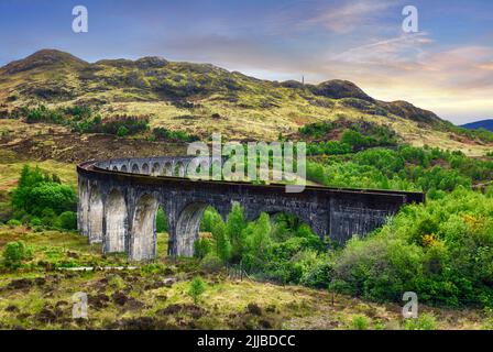 Ponte ferroviario antico della Scozia, Glenfinnan Foto Stock