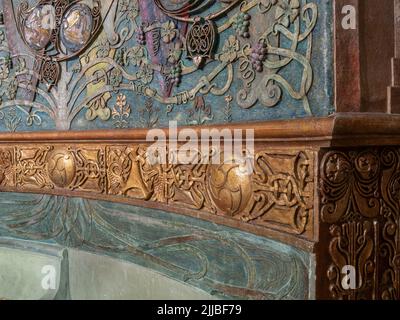 Interni altamente decorati in stile Arts and Crafts, della Watts Chapel, Compton, vicino a Guildford, Surrey, Regno Unito Foto Stock