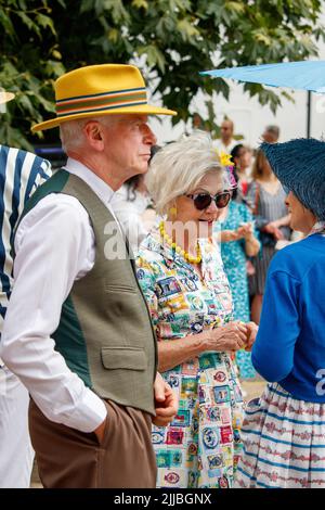 Il festival di Lincoln degli anni '40 si svolge nella zona di up Hill Baillate della città vicino al Castello e alla Cattedrale. Foto Stock