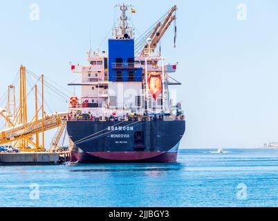 Carico di gesso del vettore alla rinfusa Adamoon nel porto della provincia di Garrucha Almeria, Andalucía, Spagna Foto Stock