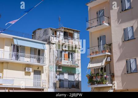 Casa di appartamenti nel centro storico di Corfù città sull'isola di Corfù, Isole IONIE, Grecia Foto Stock