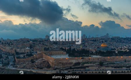Vista panoramica di Gerusalemme vecchia città dal Monte degli Ulivi, Israele. Foto Stock