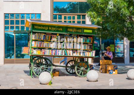 Libri di seconda mano in vendita, Belvaros, Budapest, Ungheria Foto Stock