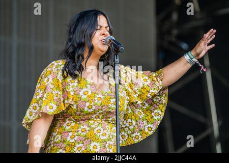 Henham Park, Suffolk, Regno Unito. 24th luglio 2022. Rumer suona l'Obelisk Arena - il 2022 Latitude Festival, Henham Park. Credit: Guy Bell/Alamy Live News Foto Stock