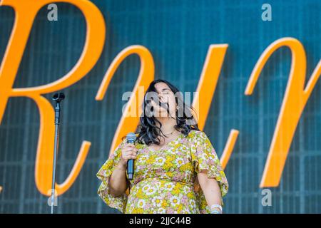 Henham Park, Suffolk, Regno Unito. 24th luglio 2022. Rumer suona l'Obelisk Arena - il 2022 Latitude Festival, Henham Park. Credit: Guy Bell/Alamy Live News Foto Stock