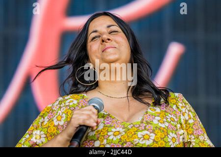 Henham Park, Suffolk, Regno Unito. 24th luglio 2022. Rumer suona l'Obelisk Arena - il 2022 Latitude Festival, Henham Park. Credit: Guy Bell/Alamy Live News Foto Stock