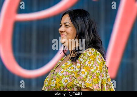 Henham Park, Suffolk, Regno Unito. 24th luglio 2022. Rumer suona l'Obelisk Arena - il 2022 Latitude Festival, Henham Park. Credit: Guy Bell/Alamy Live News Foto Stock