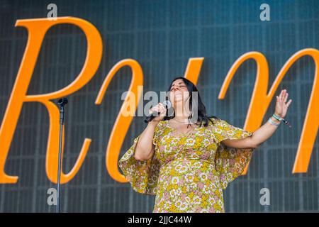 Henham Park, Suffolk, Regno Unito. 24th luglio 2022. Rumer suona l'Obelisk Arena - il 2022 Latitude Festival, Henham Park. Credit: Guy Bell/Alamy Live News Foto Stock