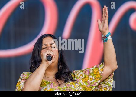 Henham Park, Suffolk, Regno Unito. 24th luglio 2022. Rumer suona l'Obelisk Arena - il 2022 Latitude Festival, Henham Park. Credit: Guy Bell/Alamy Live News Foto Stock