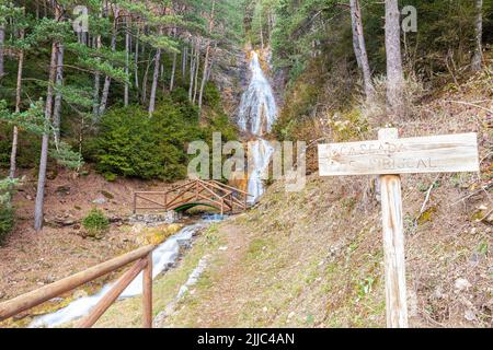 Cascata Sibiscal nel Parco Naturale delle Valles Occidentales, Aisa, Huesca, Spagna Foto Stock