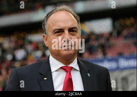 ARCHIVIO FOTO: Hansi MUELLER avrà 65 anni il 27 luglio 2022, Hansi MUELLER (ex professionista di calcio), immagine singola, singolo taglio motivo, ritratto, ritratto, verticale. Soccer 1st Bundesliga, 33rd matchday, VFB Stuttgart-VFL Wolfsburg 1-2., il 05/03/2014, MERCEDESBENZAREN A. ¬ © Foto Stock