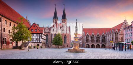 Brunswick, Germania. Immagine panoramica del centro storico di Brunswick, Germania, con la chiesa di San Martini e il municipio al tramonto estivo Foto Stock