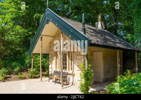 Brodsworth Hall e giardini la casa Target nel giardino a Brodsworth una casa di campagna vittoriana vicino a Doncaster South Yorkshire Inghilterra uk gb Europa Foto Stock