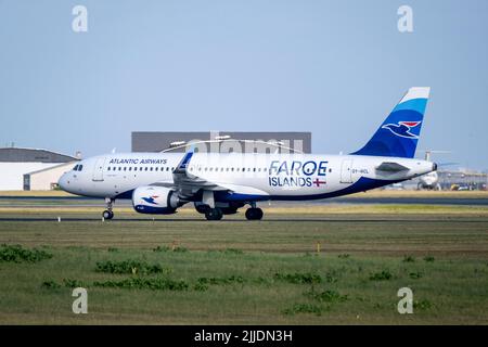 Copenaghen / DANIMARCA - 22 LUGLIO 2022: Airbus A320, gestito da Atlantic Airways, il vettore di bandiera delle Isole Faroe che tassano all'aeroporto di Copenaghen CPH. Foto Stock