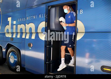 Zagabria, Croazia, 25 luglio 2022. Il calciatore di GNK Dinamo Daniel Stefulj può essere visto all'aeroporto Franjo Tudjman di Zagabria, Croazia il 25 luglio 2022. La partenza dei calciatori GNK Dinamo a Skopje prima della partita contro il FC Shkupi 1927 nel turno preliminare 2nd della UEFA Champions League. Foto: Luka Stanzl/PIXSELL Foto Stock